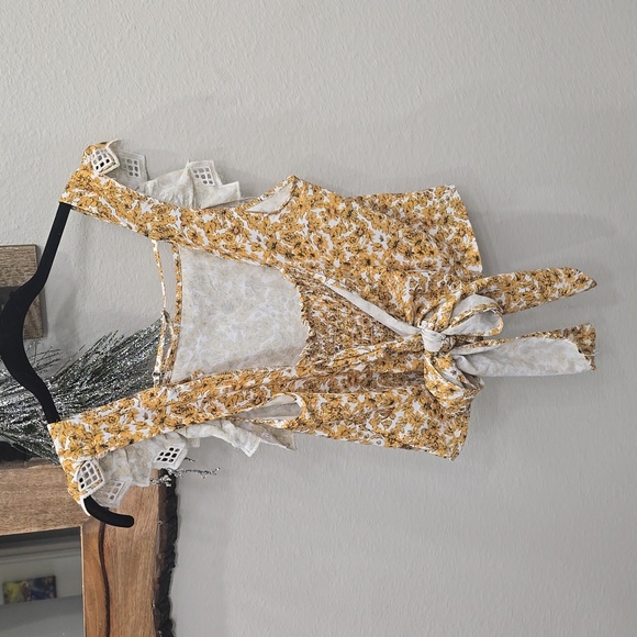 Buckle Gimmick yellow Floral blouse - Picture 1 of 6